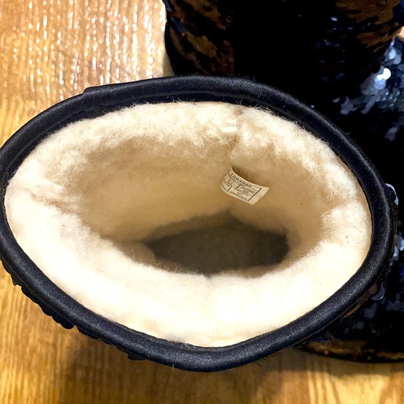 Ugg Short Sequin Boot - Picture 4 of 5